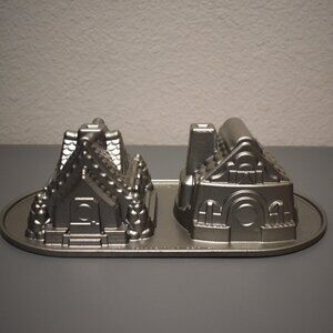 Nordic Ware Gingerbread House Duet Baking Pan‎